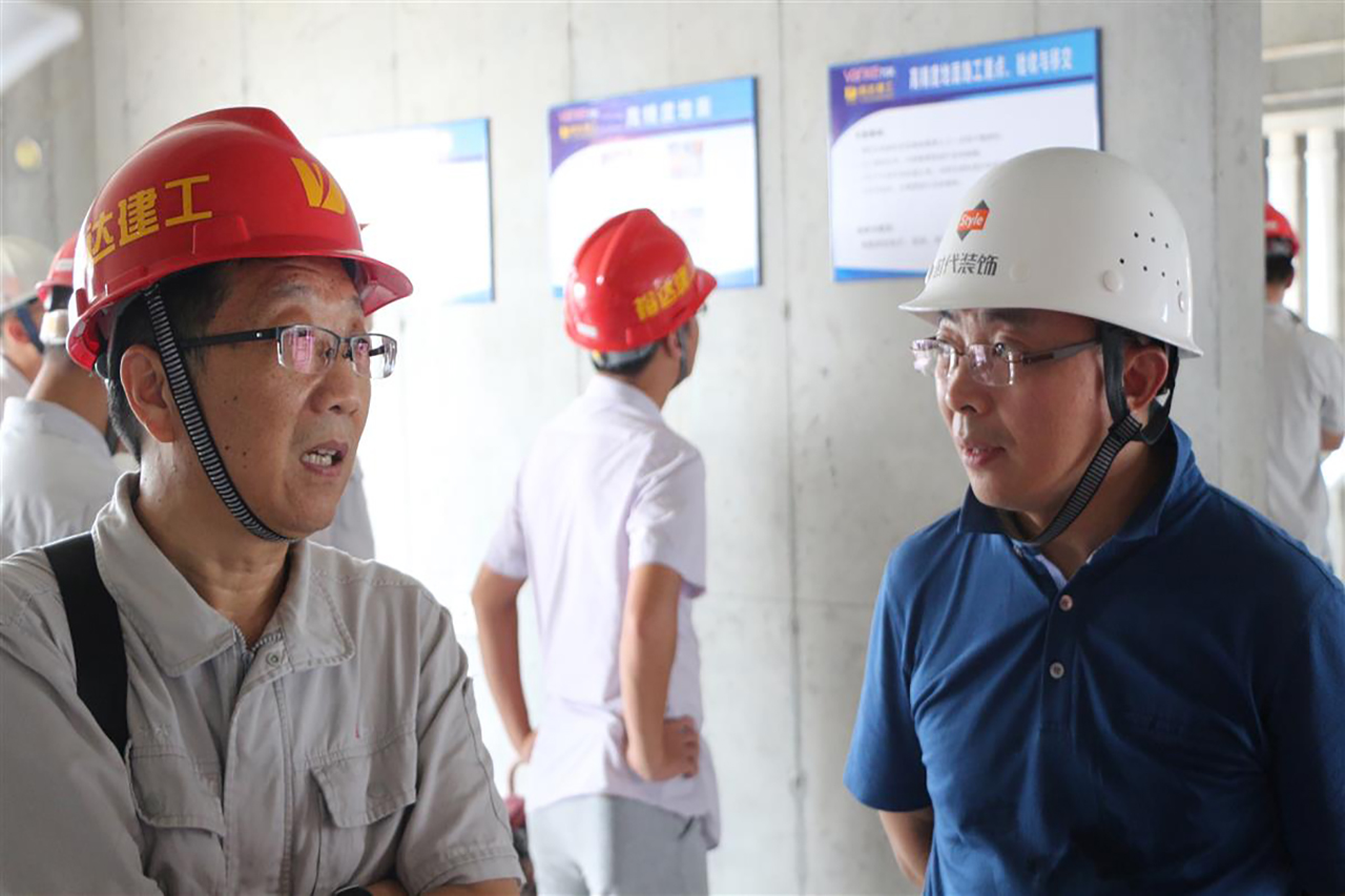 万科地产专家考察时代装饰云广场项目