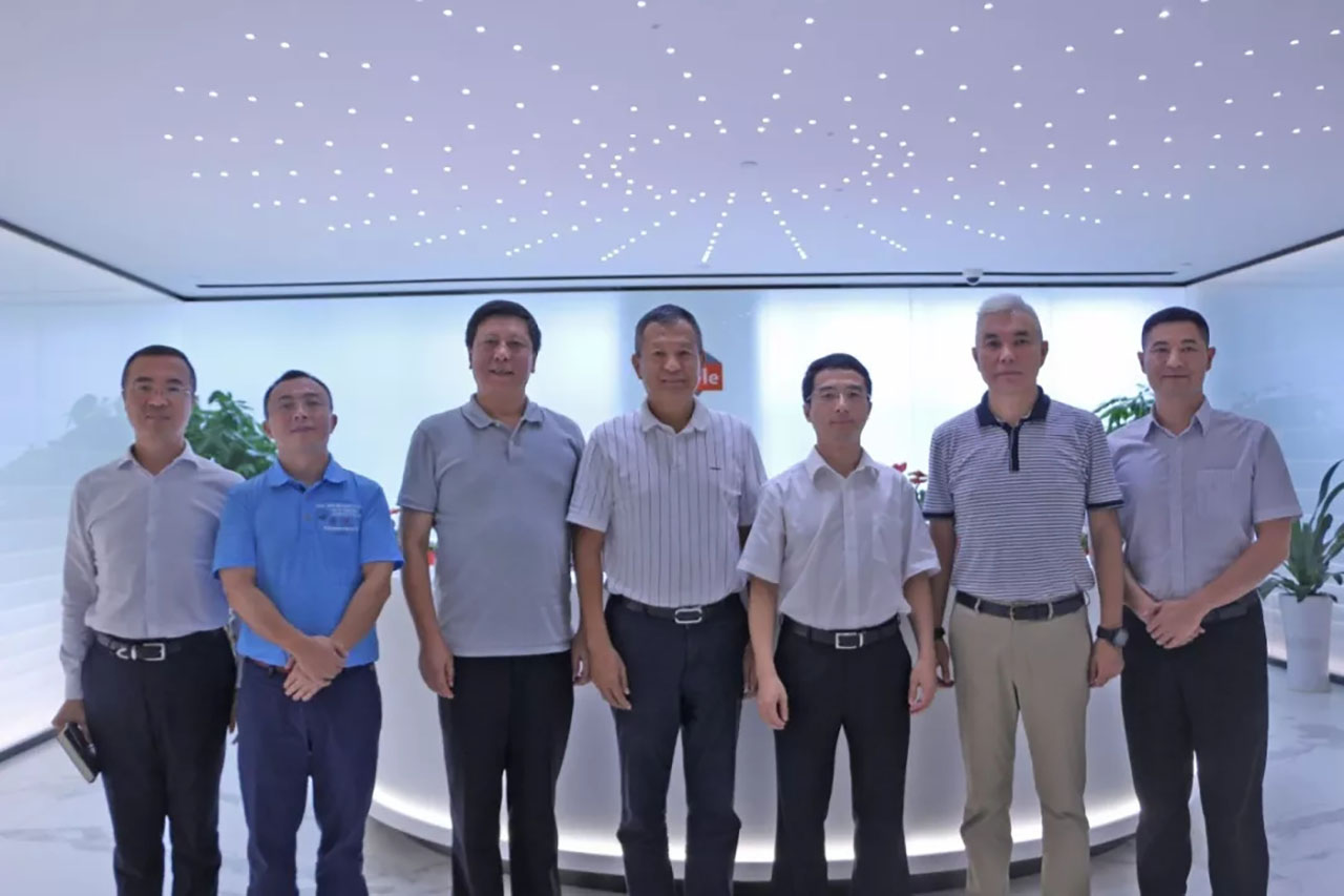 福田区副区长叶文戈莅临时代装饰调研指导工作