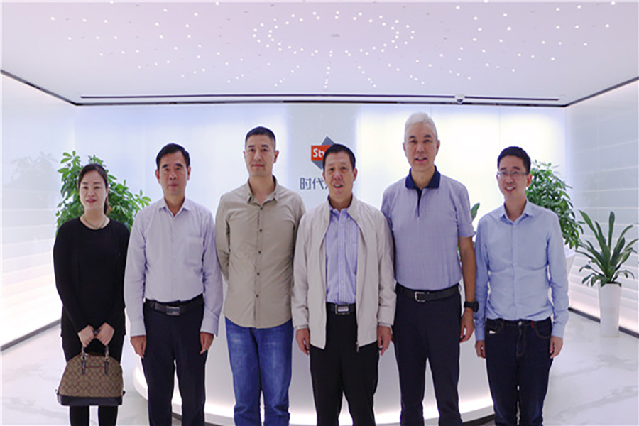 福田区人力资源局杨子锋局长一行莅临时代装饰调研指导工作