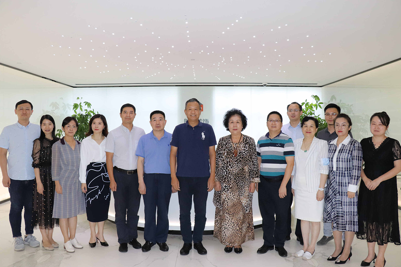 热烈欢迎深圳企业联合会于剑书记等领导莅临时代装饰考察指导